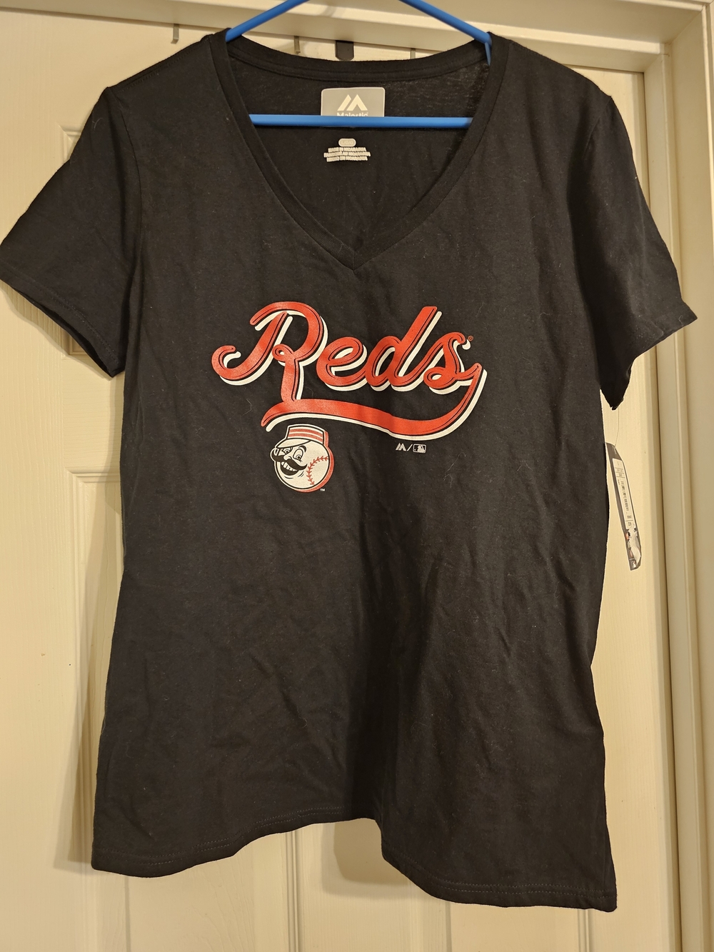 NWT Cincinnati Reds T-shirt. Size:L.